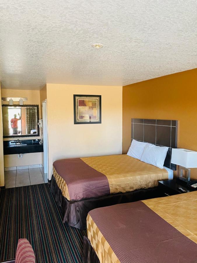 Sona Inn Dilley Exterior photo