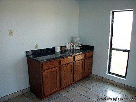 Sona Inn Dilley Interior photo