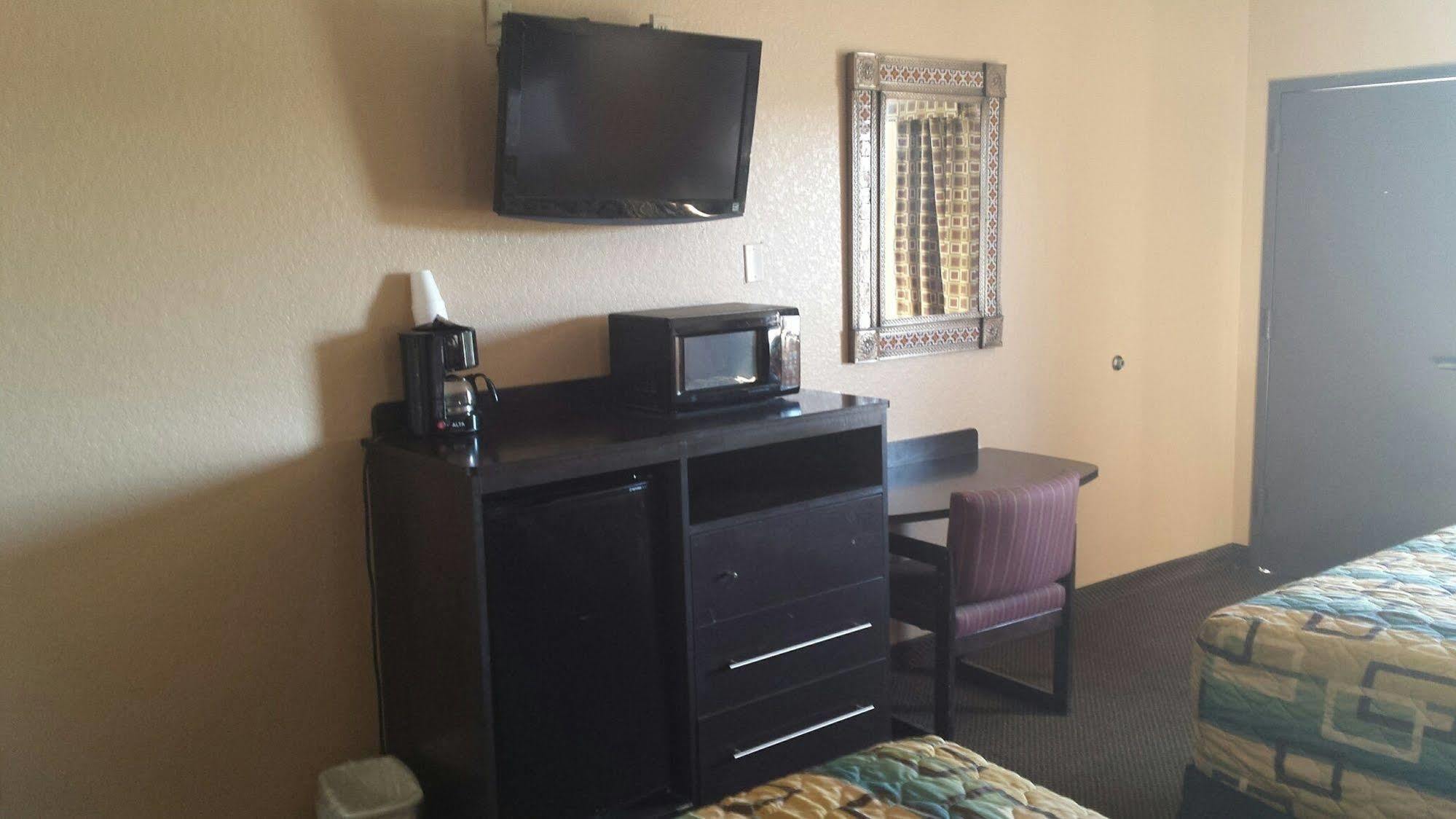 Sona Inn Dilley Exterior photo